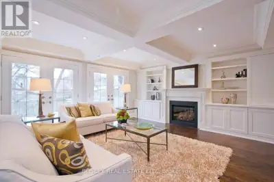 Located in the sought after Mount Pleasant East neighborhood. This spacious 4-bedroom, 4-bathroom ho...
