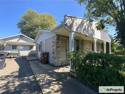 Maison à vendre sur la 6e Rue à St-Zotique dans le quartier Notre-Dame-des-Rivières. Situé au bord d...