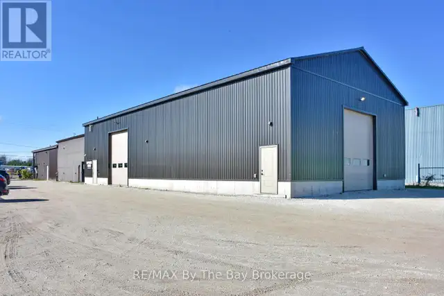 3 - 23 STEWART ROAD Collingwood, Ontario in Commercial & Office Space for Rent in Oakville / Halton Region - Image 5
