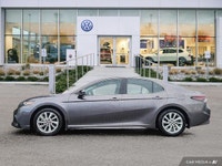 This Toyota Camry delivers a Regular Unleaded I-4 2.5 L/152 engine powering this Automatic transmiss... (image 1)