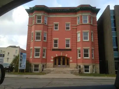 MUST BE VIEWED TO BE APPRECIATED Large 5 room 1 Bedroom fully renovated apartment for rent in a clea...