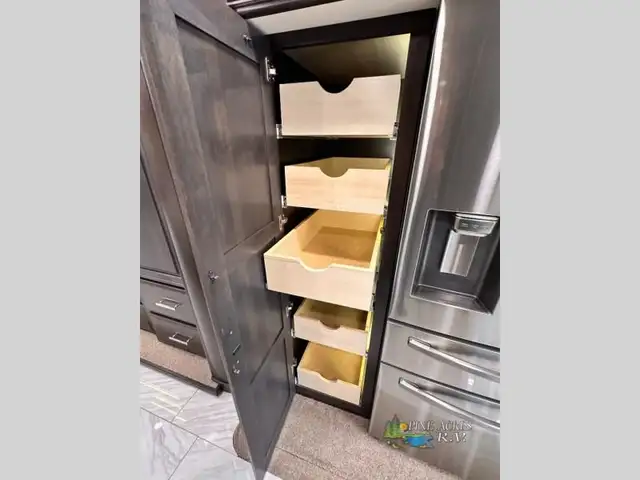 2024 Entegra Coach Anthem 44D 450 h.p. / 1250 ft-Lbs of Torque in RVs & Motorhomes in Moncton - Image 27