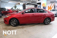 Key Features: Heated front seats, premium cloth seating surfaces, power sunroof, smart key with push... (image 1)
