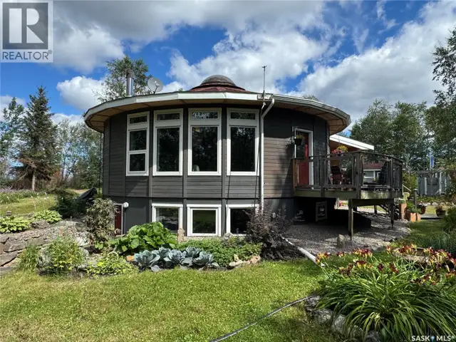 Lakefront Round House Northern Admin District, Saskatchewan in Houses for Sale in La Ronge - Image 2