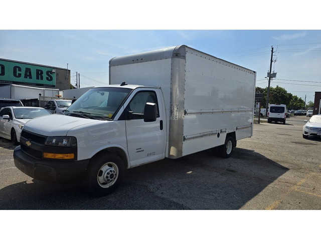 2019 GMC Savana Van G4500 16Ft Box - V8 Gasoline - Ramp - CERTIF in Cars & Trucks in City of Toronto - Image 4