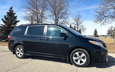 WELL EQUIPPED FRANCHISE DEALERSHIP TRADE WITH ROOM FOR EIGHT! FRESH SAFETY - CLEAN TITLE - WARRANTY...