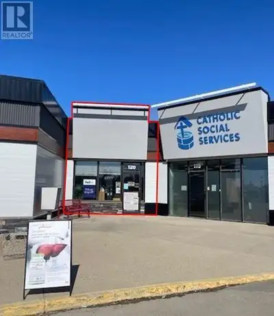 1,460sqft UNIT AVAILABLE - PRIME RETAIL - in the busiest shopping center in Innisfail. Located betwe...