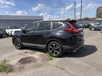 Le Honda CR-V Touring 2018 est un VUS compact haut de gamme reconnu pour sa fiabilité, son confort e... (image 8)