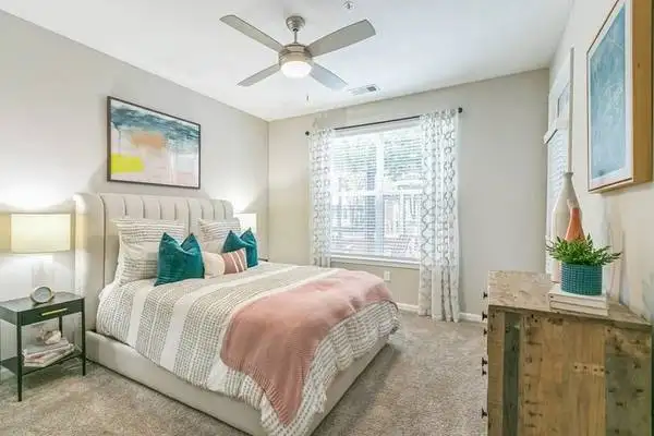 41/2 4 1/2  Superbe Meuble Tout Inclus! 5min Metro Longueuil! in Long Term Rentals in Longueuil / South Shore - Image 2