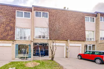 Price: $788,000 / $2,989/mo Prime location in Markham Unionville! Well established condo traditional...