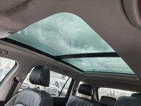 Rare 7-passenger Highline, AWD 4-Motion, leather interior, heated seats, Giant power panoramic sunro... (image 9)