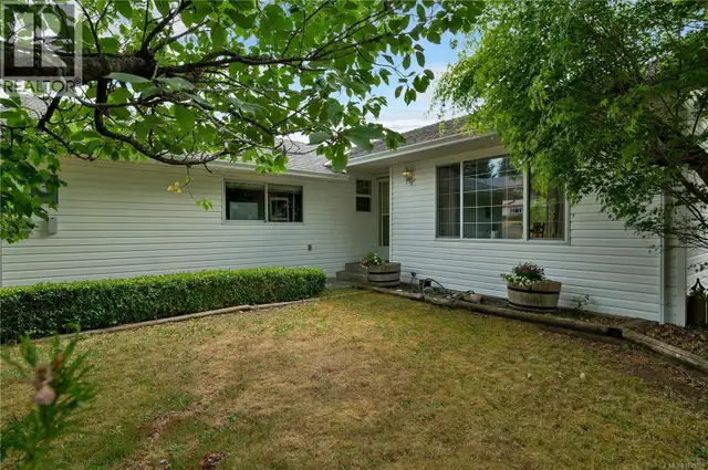 755 Kit Cres Campbell River, British Columbia in Houses for Sale in Campbell River - Image 2