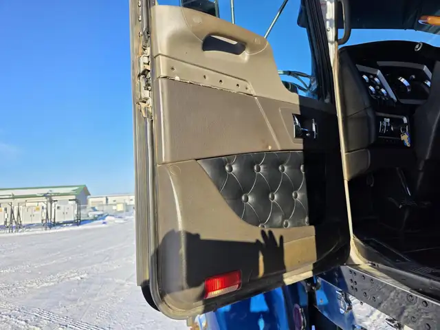 2013 KENWORTH W900 in Heavy Trucks in Saskatoon - Image 24