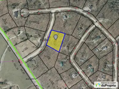 Terrain vacant boisé dans le paisible projet Fox Run à Wakefield à 900 mètres de l'autoroute 5. Prix...