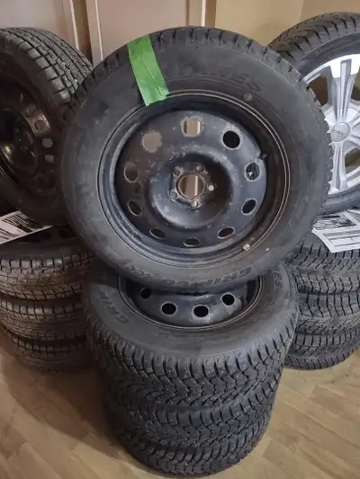 225-65-17 ROUE D'ACIER 17POUCES 5 X 108 AVEC PNEU D'HIVER ANTARES GRIP 60 ICE ** CLOUTÉ ** ROUE D'AC...