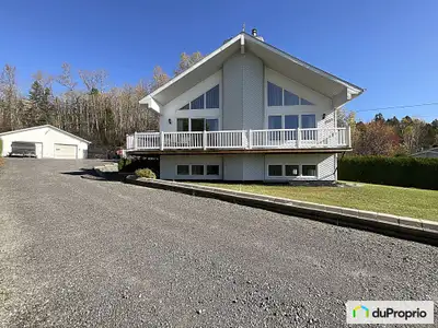 Magnifique propriété, bien entretenue, une vue imprenable sur la rivière Saguenay, situé au bord de...