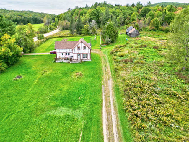 Outaouais St-Sixte Maison à vendre sur 102 acres in Houses for Sale in Gatineau - Image 4