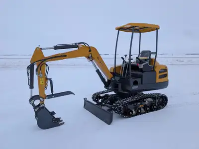 2025 CFG INDUSTRIAL MX50R - pilot controls, gas engine, 17 inch dig bucket, hydraulic thumb, 1 auxil...