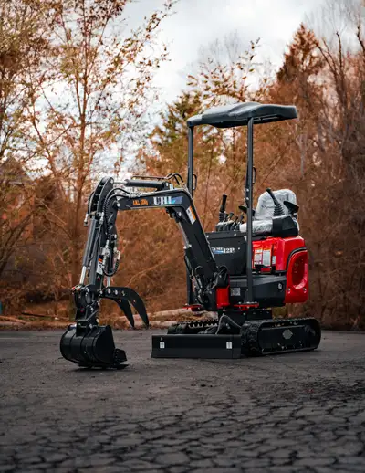 * Moteur Kubota 13,8 HP * Balançoire; voie extensible * Attache rapide Manul pour faciliter le chang...