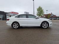 This pre-owned 2020 Volkswagen Jetta Execline offers refined styling, advanced technology, and impre... (image 7)