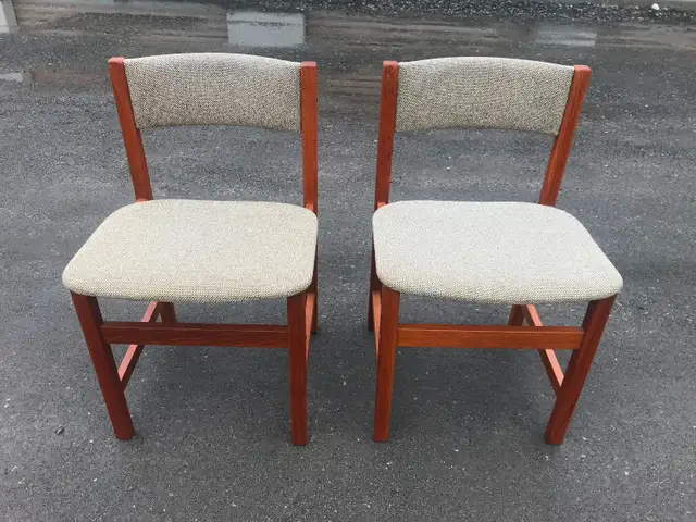 Teak Dining Table w/ Extensions + Two (2) Chairs in Dining Tables & Sets in Brantford - Image 4