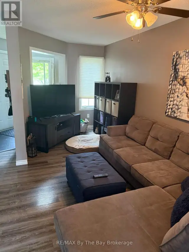 345 FERNDALE DRIVE S Barrie (Ardagh), Ontario in Long Term Rentals in Barrie - Image 3