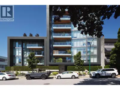 A building of penthouses-not just a penthouse in a building. This 2-bedroom + den, 1,308 sqft corner...