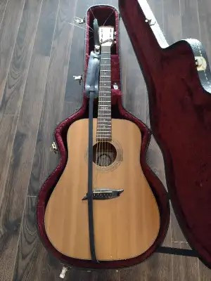 ALVAREZ acoustic guitar, hand-made, early 90s, in Guitars in City of Halifax
