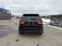 Recent Arrival! 2022 Jeep Grand Cherokee WK Laredo E Diamond Black Crystal Pearlcoat 3.6L V6 24V VVT... (image 7)