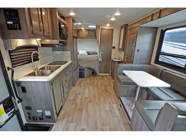 2024 Jayco Redhawk SE redhawk 22A 1 extension Classe C 24 pieds in RVs & Motorhomes in Laval / North Shore - Image 5