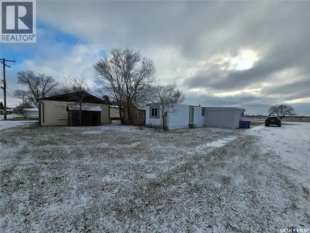 702 Railway AVENUE Arcola, Saskatchewan in Houses for Sale in Regina - Image 7