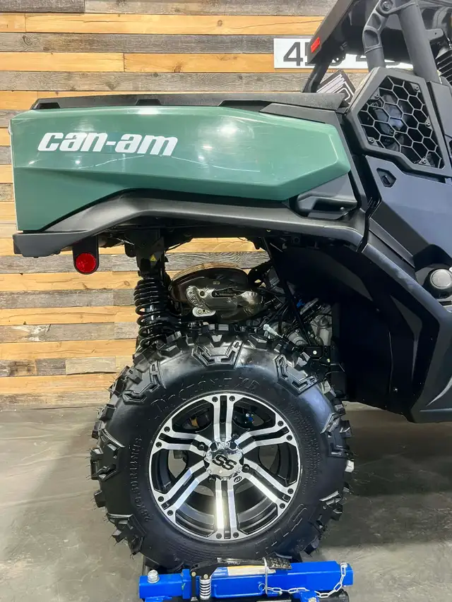 2025 BRP CAN-AM COMMANDER 700 EFI + 4X4 + DPS + ONLY 2759 KM + N in ATVs in Ottawa - Image 34
