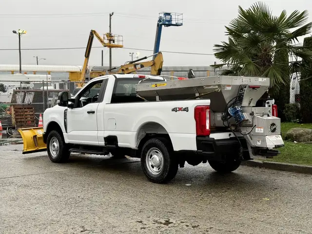 2023 Ford F-250 XL 4X4 Plow Truck with Sander in Heavy Trucks in Regina - Image 8