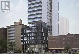 New 1+1 Downtown Condo, Walk to UOT, Subway Station, Beautiful Sunny Balcony . Built in Appliances,...