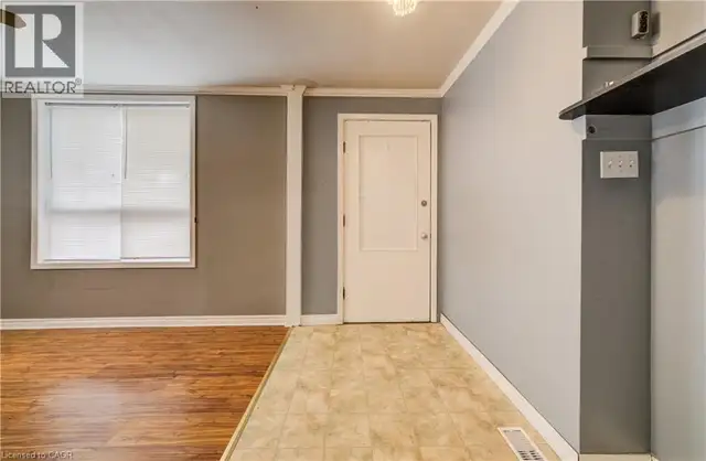 698 KING Street W Kitchener, Ontario in Houses for Sale in Kitchener / Waterloo - Image 5