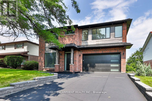 1459 PETRIE WAY Mississauga, Ontario in Houses for Sale in Mississauga / Peel Region - Image 2