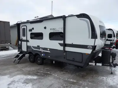 2026 MINI LITE 2109S PRICE $48,395…..JUST PAY THE TAXES – NO HIDDEN FEES Floor Plan Features Length:...