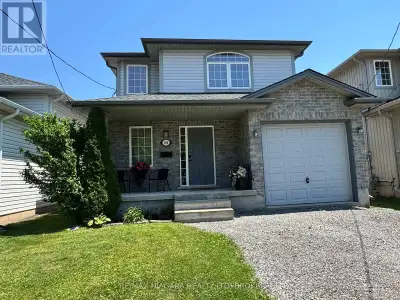 Find your new home at 160 Wallace Avenue South. Marvellous, spacious and comfortable layout. Main fl...