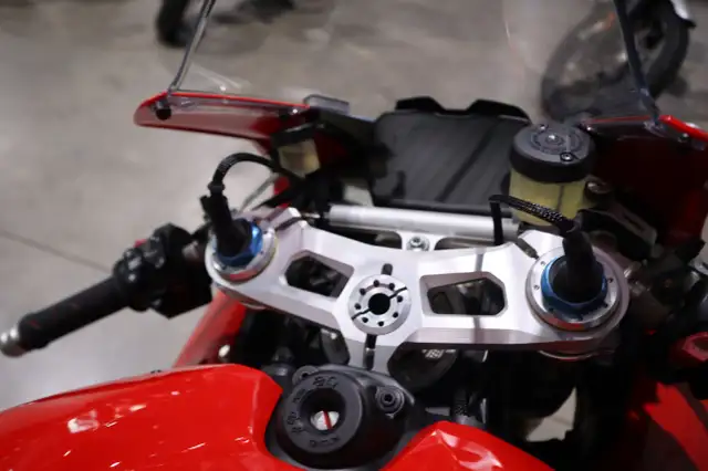 2020 Ducati Panigale V4 S Ducati Red in Sport Bikes in Edmonton - Image 5