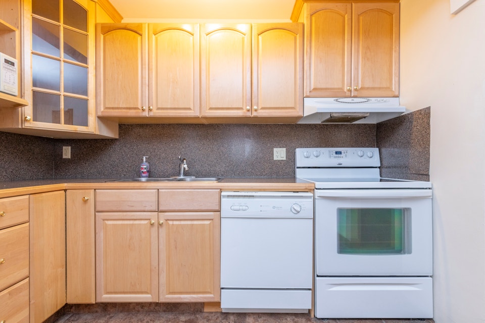 UNISON 1 BEDROOM CONDO IN KENSINGTON 3