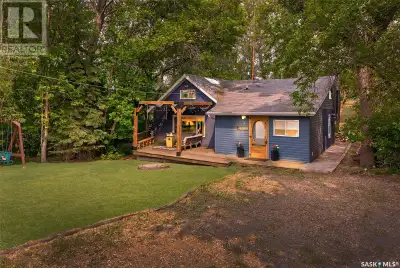 Are you looking for your own little spot to get away and relax? This might just be it! This super cu...