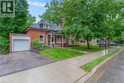 A STORYBOOK SETTING IN ONE OF THE CITY'S MOST COVETED NEIGHBOURHOODS. Hidden beneath a canopy of mat...