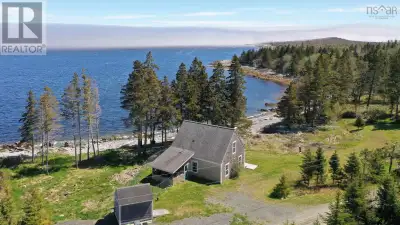 Architecturally designed 2 bedroom chalet featuring stunning ocean views with 230 ft of bold tidal o...