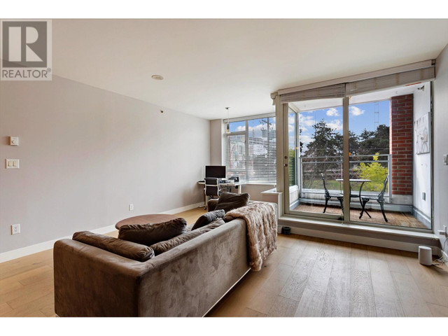 214 221 UNION STREET Vancouver, British Columbia in Condos for Sale in Vancouver - Image 2