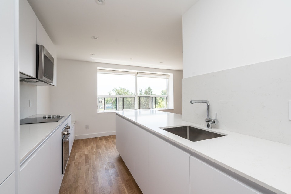 Renovated one bedroom, Eglinton and DVP - ID 198 2