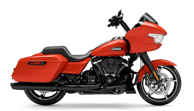 With a liquid-cooled Milwaukee-Eight 117 motor, selectable ride modes, ride-tuned suspension and the...
