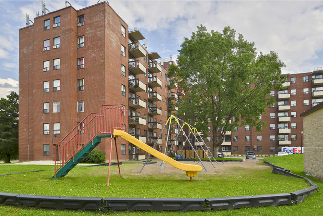 Morning Star Apartments - 3 Bdrm available at 3420, 3425 Morning in Long Term Rentals in Mississauga / Peel Region