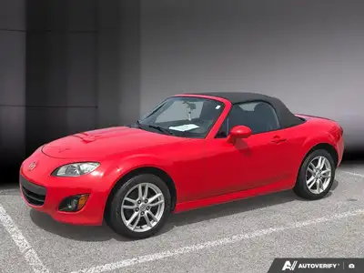 2010 Mazda MX-5 La Mazda MX-5 2010, aussi connue sous le nom de Miata en Amérique du Nord, incarne p...