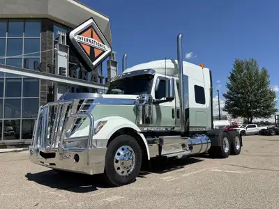 2023 International Lonestar! Only 272,000KM Cummins X15 565 HP and 1850lbs of torque. 18 speed Fulle...