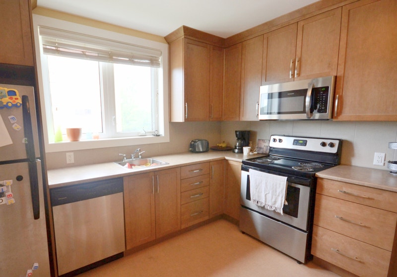 2bedroom in heart of St.James. 1372.00 Long Term Rentals Winnipeg